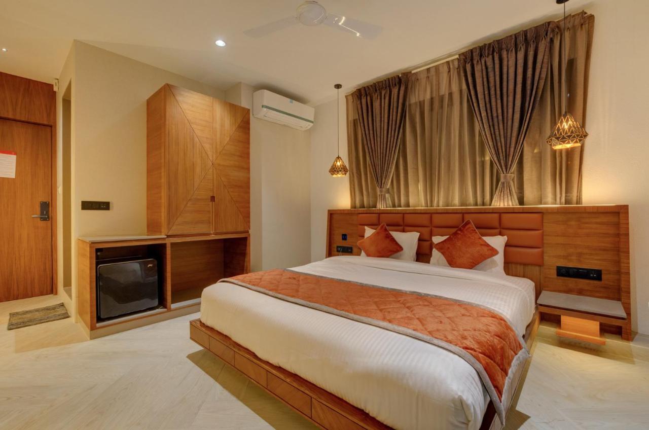 Hotel Diamond 26 Surat Exterior foto